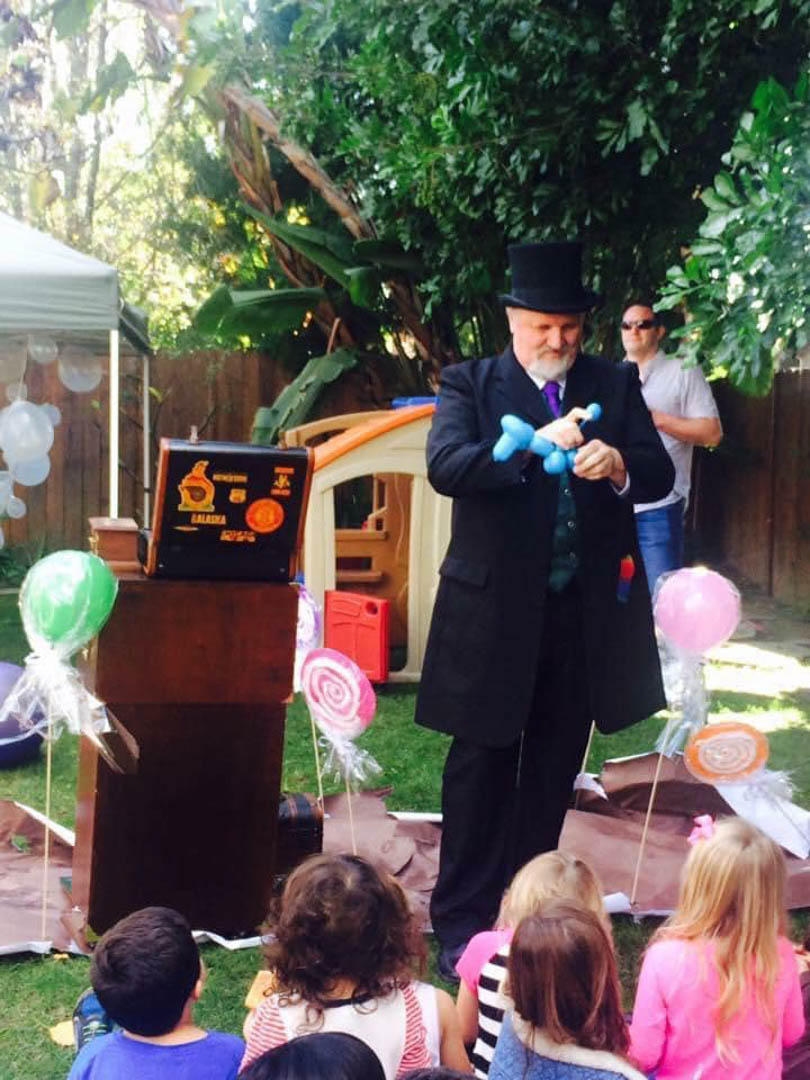 DerryMagic's tweet photo. Show your support for your local Comedy Magician by liking, commenting, or sharing any of my posts! #JosephDerrysTheaterofMagic #LongBeachCA https://t.co/AHY5NSArTo https://t.co/wXpFUljMCp