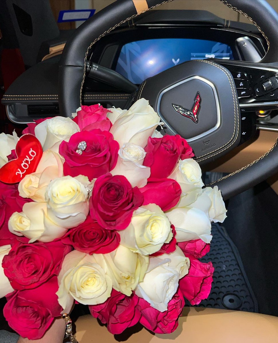 Delianataliee's tweet photo. Follow my page @deliasfloralshop on IG 😊 also put in your orders for v-day or any special occasion. 🌹🥰 #SmallBusiness #ValentinesDay #support https://t.co/NjugUSMrrC