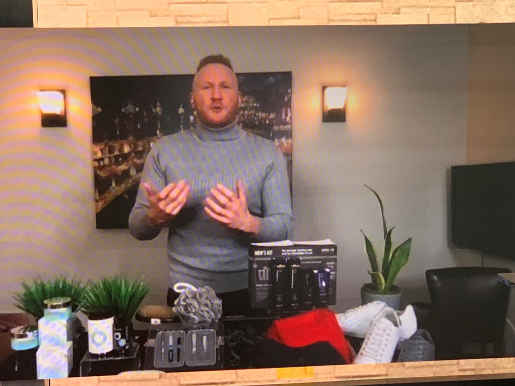 DaytimeChicago's tweet photo. From keeping his face moisturized to upping his shoe game - today lifestyle expert Josh McBride showed us his favorite winter essentials for men.
https://t.co/3tgzSo8SbZ
@joshymcb @amyrutledgetv @tonyafrancisco
#menskincareproducts #skincareformen #menskincaretips https://t.co/KdVujUSsxq
