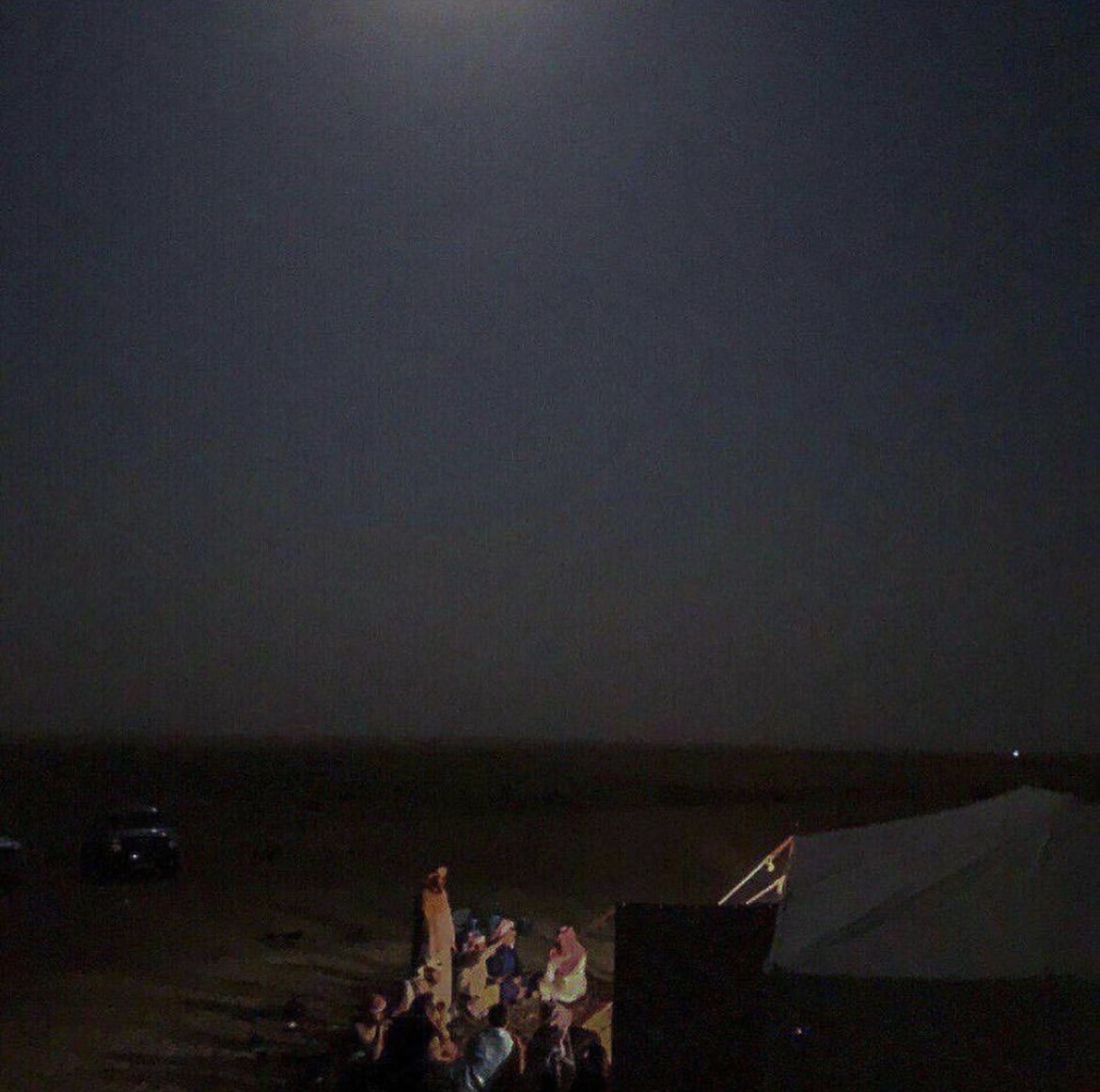 ☂️
.
.
المال لو يشري مجامل ماقدر يشري قبول 
وقـلوب خلق الله لـهـا بيبان مـثل بيوتـهـا
- -