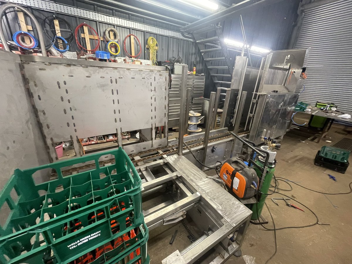 AHolt06's tweet photo. Busy night ahead installing our crate stacker, the final bit to the glass line @wells_farm #Engineering #Dairy #RinseAndReturn #NightShift๐ฅ๐ โ๏ธ๐ฉ https://t.co/dUCwRrpSyH