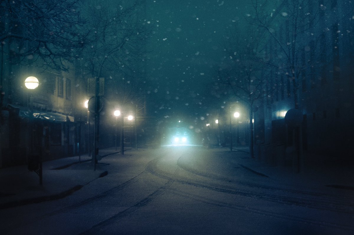 HenriPrestes's tweet photo. Neon winter nights https://t.co/zninz33h4S