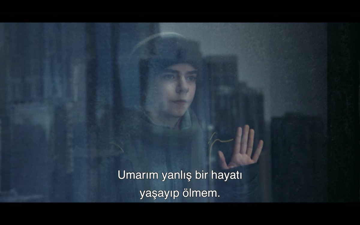 ''Umarım yanlış bir hayatı yaşayıp ölmem..'' (Station Eleven)