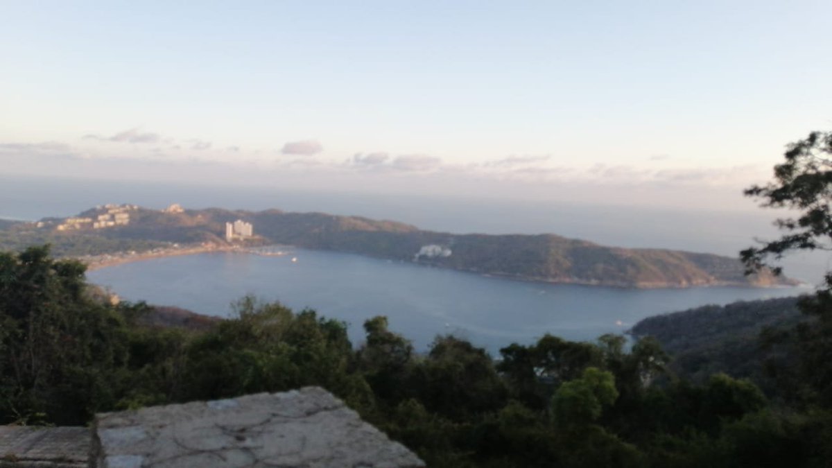 Se vende  TERRENO en ACAPULCO Sup. 550 m2
se ubica en fraccionamiento cima del Márquez, cuenta con hermosa vista a la bahia de puerto marquez y Acapulco DIAMANTE
Informes 744 103 1154 Y 744 136 7779
facebook.com/35614518788091…
#RGBienesRaicesAcapulco #Venta #Renta #Inmuebles