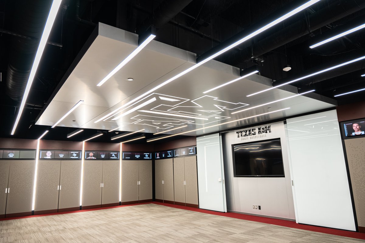 SportsDissected's tweet photo. The @aggiembk player lockers are huge AND come equipped with their own personal 🖥️!
Go inside the locker room here: https://t.co/uZkggNA4ez
#GigEm #getBETTER #SportsDissected https://t.co/xmu9UgObHS