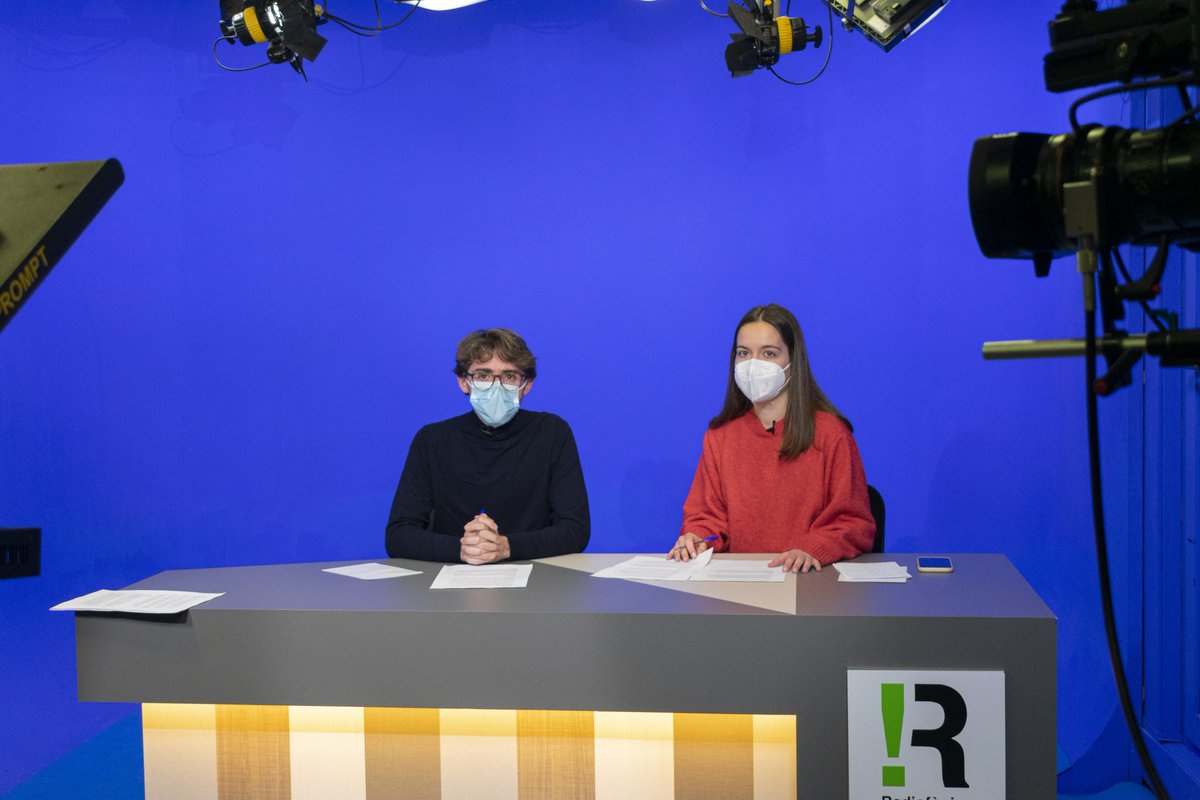 radiofonics's tweet photo. ▶️ Errors i encerts del teleprompter:

❌ Lectura monòtona
❌ Rigidesa i poca naturalitat
❌ Sorpresa davant d'imprevistos

✅ Aparent domini del tema
✅ Rapidesa i fluïdesa
✅ Xarxa de seguretat

▪️ Màster 360 en Ràdio i Televisió. https://t.co/GSJZppj9vp