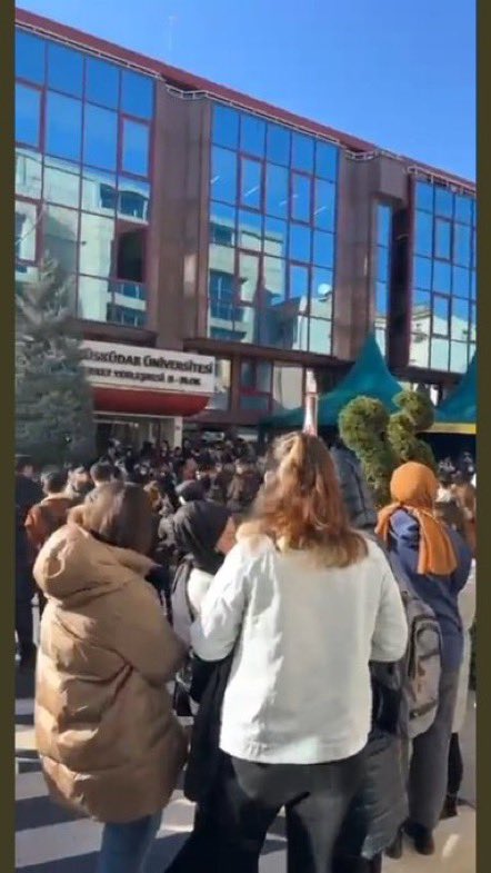 slmanahdab's tweet photo. This isn't a joke!!
Uskudar university,please reconsider your decision.
#UEskuedarOnlineSınavİstiyor 
@uskudaruni https://t.co/NQYx2XHIx4