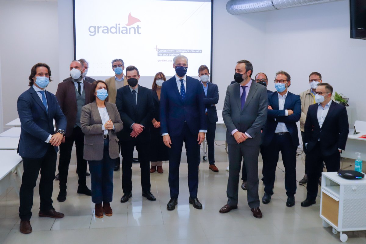Galicia Crece (@galiciacrece) on Twitter photo 🤝 A <a href="/Xunta/">Xunta de Galicia</a> e <a href="/Gradiant/">Gradiant</a> seguiremos traballando para achegar a innovación e a dixitalización ao tecido empresarial galego
👥 Hoxe visitamos as novas instalacións do centro tecnolóxico coincidindo coa celebración do seu Consello Consultivo
ℹ xunta.gal/notas-de-prens… 🤝 A <a href="/Xunta/">Xunta de Galicia</a> e <a href="/Gradiant/">Gradiant</a> seguiremos traballando para achegar a innovación e a dixitalización ao tecido empresarial galego
👥 Hoxe visitamos as novas instalacións do centro tecnolóxico coincidindo coa celebración do seu Consello Consultivo
ℹ xunta.gal/notas-de-prens…