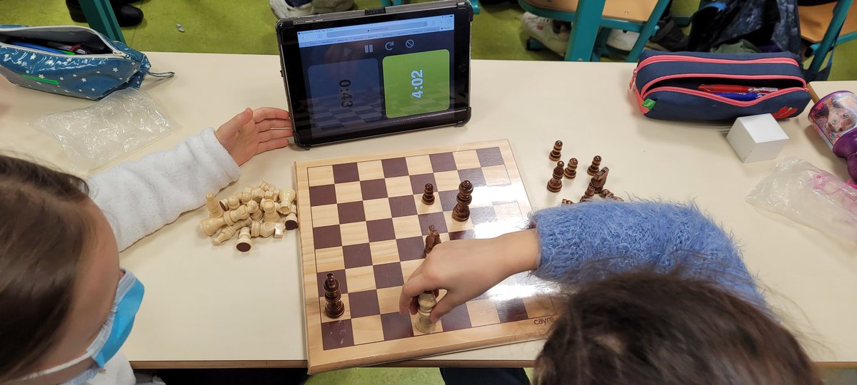 Bhulin_91's tweet photo. Tournoi d'échecs en classe ce matin, en préparation de celui de @QuotiChess du mercredi matin.
Beaucoup de concentration, d'émotions durant une heure.
#echecs #mathematiques https://t.co/5DXtmCfbof