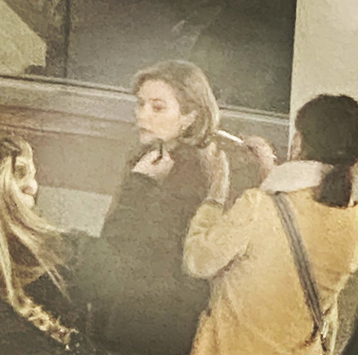 eolsenarchive's tweet image. elizabeth olsen on the set of hbo max's ‘love and death’ today
