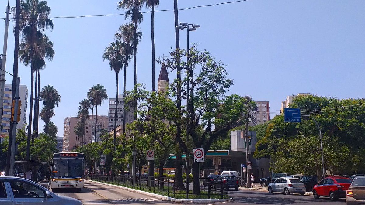DiriodoTempo2's tweet photo. Mais uma manhã muito pesada em Porto Alegre nesse penúltimo dia da onda de calor.
Céu limpo, um pouco de fumaça, vento fraco e umidade muito alta. Mínima de 24,8°C.
Foto da Av. Osvaldo Aranha, às 10:50. Fazia 33,1°C com 62%.
#ondadecalor #BomFim #PortoAlegre https://t.co/tkvlmi2ZSB