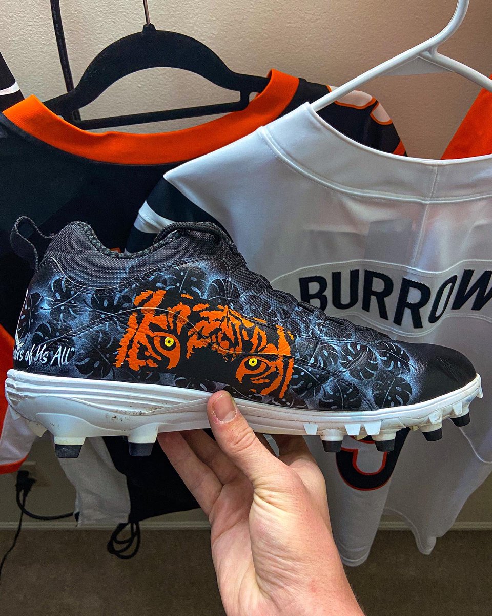 devin_young21's tweet photo. The city believes. The players believe. The time is now. “I’m tired of the underdog narrative. We’re comin for it all” - @joeyb_9 #customcleats #RuleThePlayoffs #MrUndrafted @quinton_spain @Bengals https://t.co/xOqlBh1Wbe