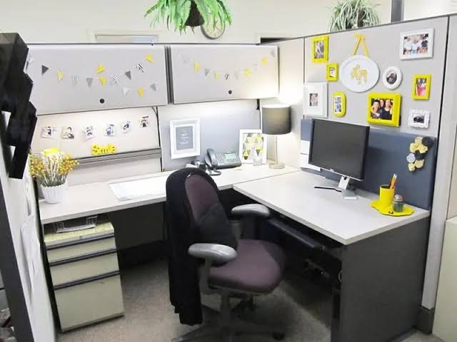 levelsio's tweet photo. A corner office in 2002

A corner office in 2022 https://t.co/tj5YrVuWGp