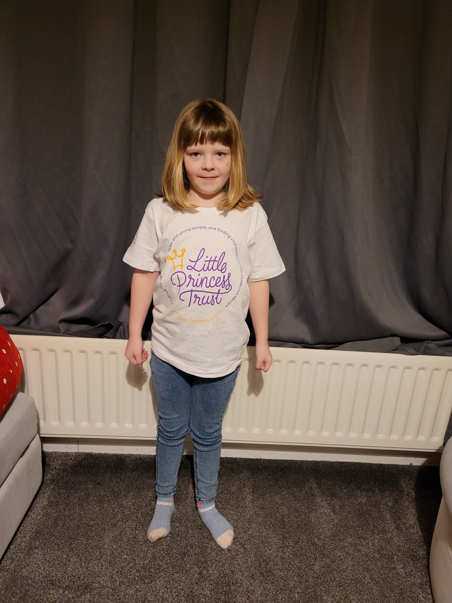ToniMit88's tweet photo. So Megan got her special tshirt from @LPTrustUK we measured how much hair was donated and she donated 16 inches ❤.  She has also raised £390 too ❤ @Newyorkprimary https://t.co/DbtWi8xJk9