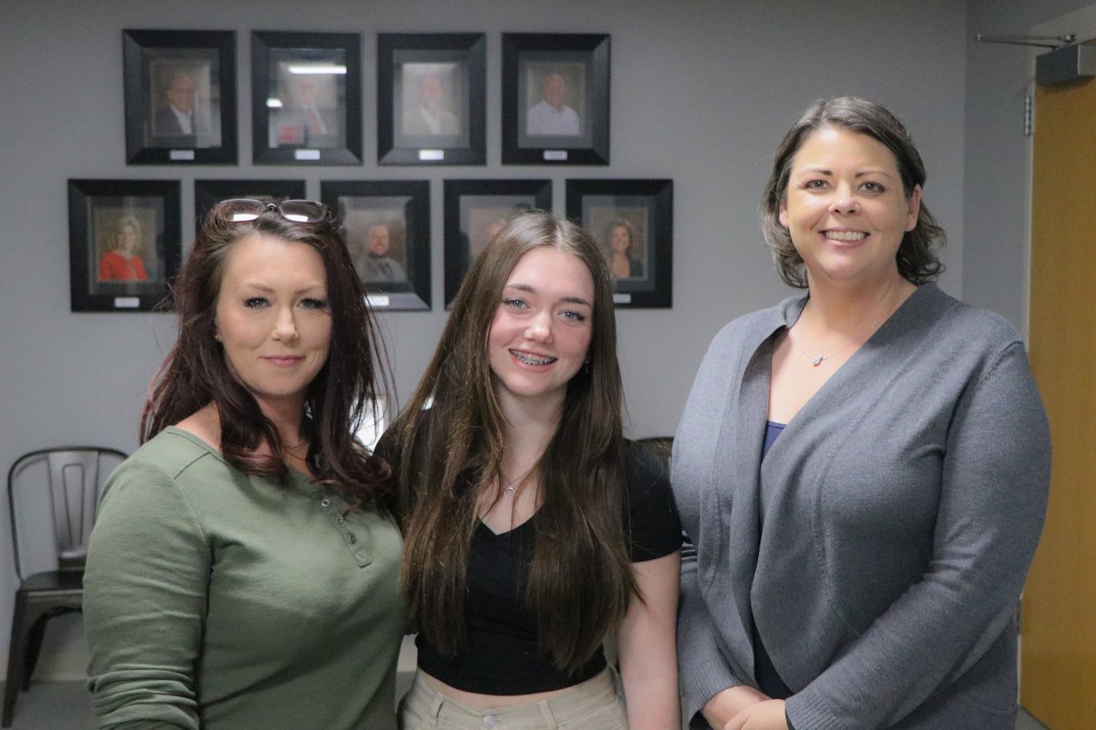 EVITnews's tweet photo. On Jan. 25, EVIT administration & instructors recognized the January Students of the Month at the EVIT Governing Board meeting for their outstanding work in their program as well as going above & beyond what is asked of them. #Achievement #SchoolChoiceWeek #30YearsofChangingLives https://t.co/3iBm0oG39C