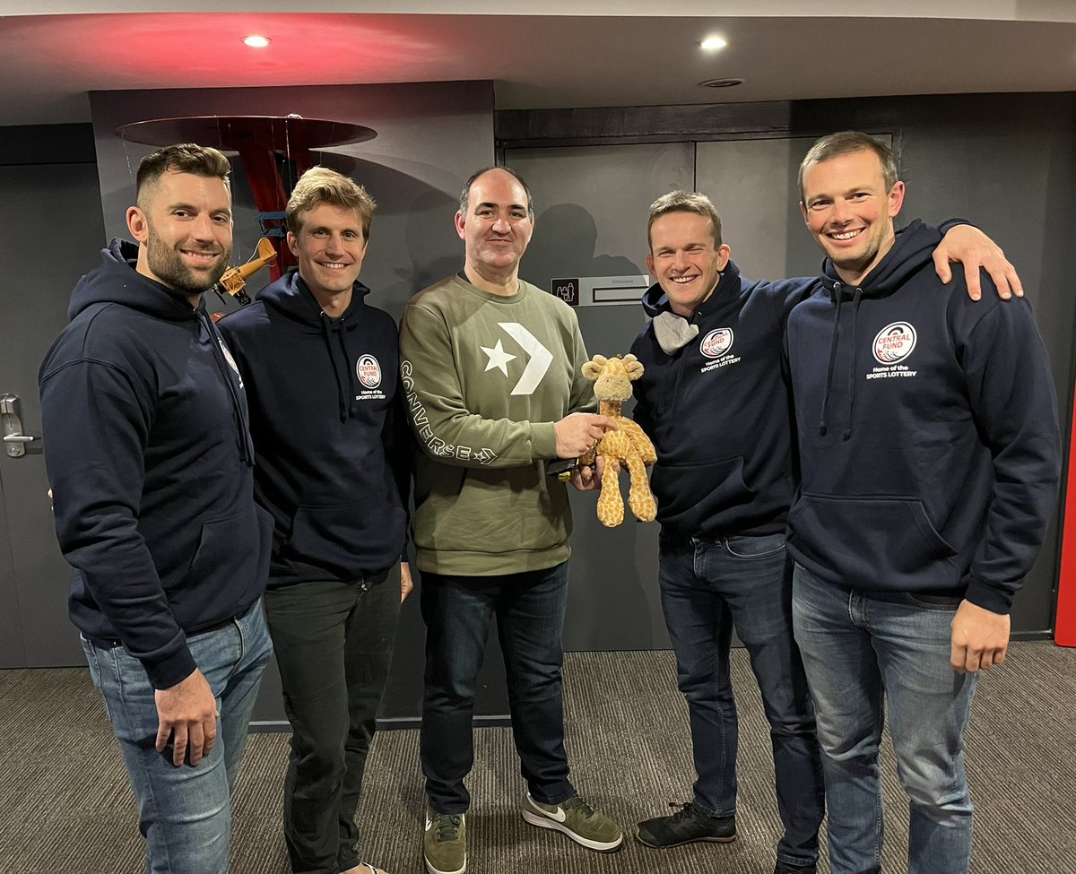 Giraffesontour's tweet photo. An incredible adventure 
Beginning to end! 

Geoffrey rowed 3000 miles across the Atlantic to meet his new friend Isla💜🦒

The @FlyersAtlantic still need your help, the rowing may have stopped but the cause hasn’t! 

Please donate! https://t.co/0KhU6rylBY  @starlight_uk https://t.co/HZD18GIgZn