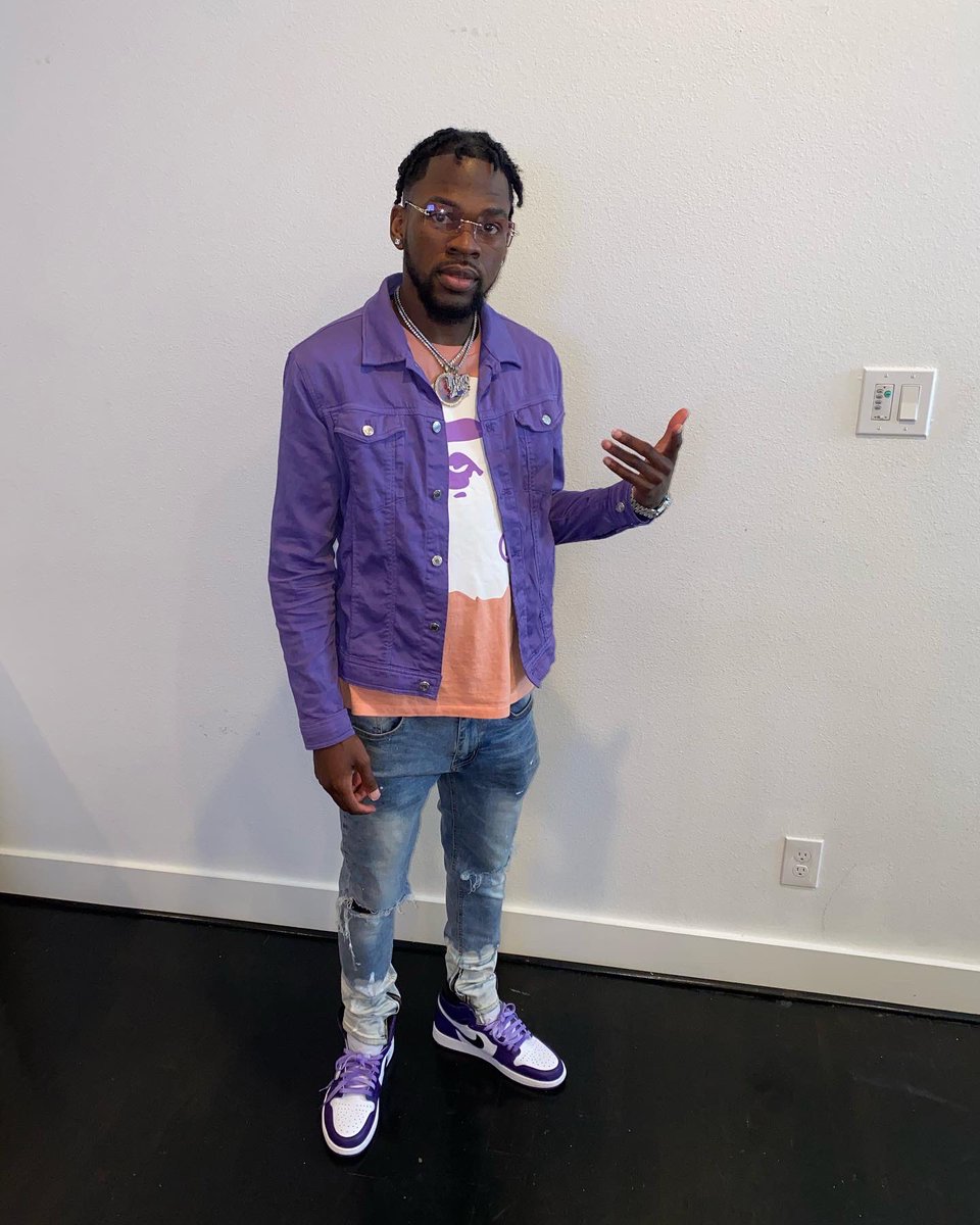 _GottabeEriccc's tweet photo. Blessed to see 25 #$MOOVEDAY🥶 https://t.co/GLmgRc77mW