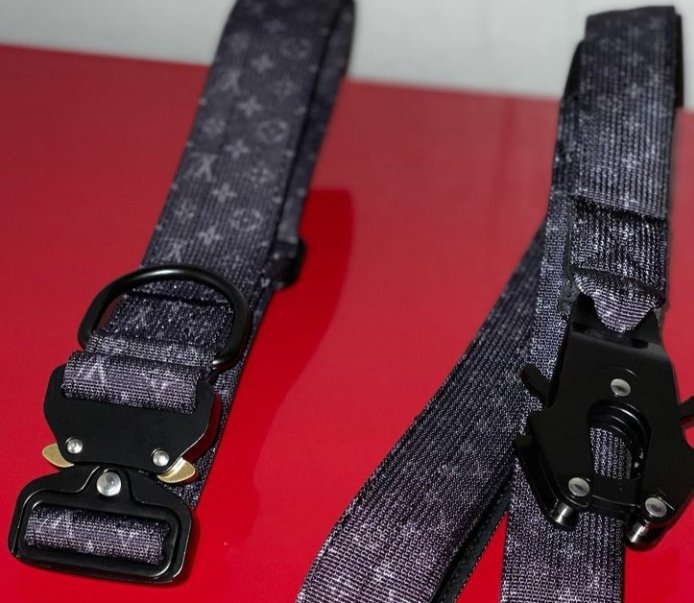 Designerdoglead's tweet image. LV collar &amp;amp; lead set available in three sizes £60

Small 13 inches to 20 inches 
Medium 16 inches to 23 inches
Large 17 inches to 26 inches 
#dog #doglead #dogcollar #Accessoriesfordogs #LV