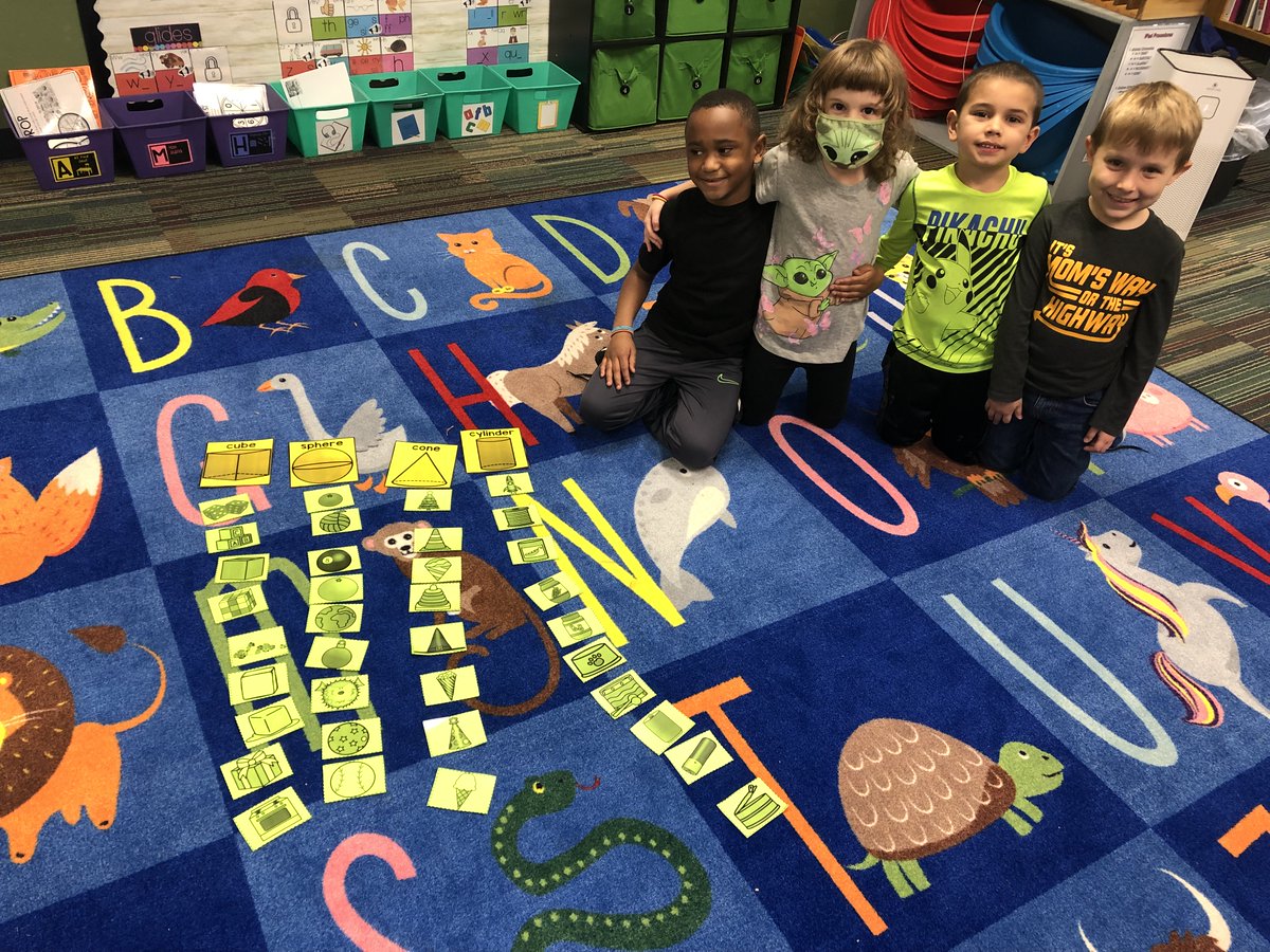CastlemanCreek's tweet photo. We collaborated and sorted objects by 3D shape! #ccesel https://t.co/6wR7TwwhNk