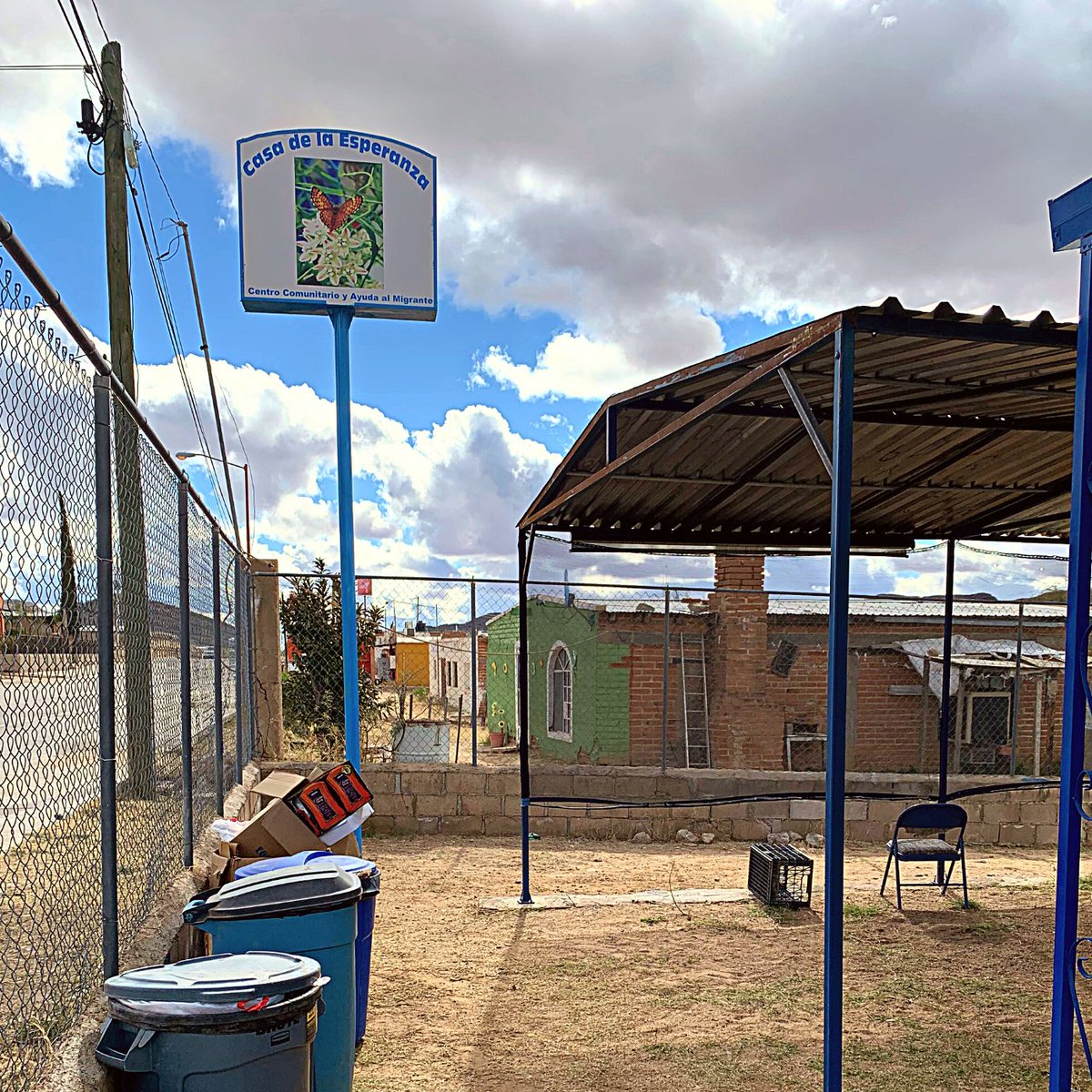We met Gail from the Tucson #Samaritans at the Borderlinks site and drove south to the #bordercrossing <a href="/Sasabe/">べーささ∞  千葉crew</a>. Gail had loaded her SUV with supplies (clothing, food, medical equipment) and delivered to the aid station, Casa de Esperanza, just across the border in Mexico, <a href="/Sasabe/">べーささ∞  千葉crew</a>