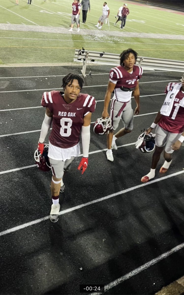 EricWright08's tweet photo. my recruitment is still open💯if anyone is looking for a baller my signing day is February 2nd!!! https://t.co/jXpNZdsovf @trackcoachjj @rohawksfootball @TrustMyEyesO https://t.co/uno5x34KZf