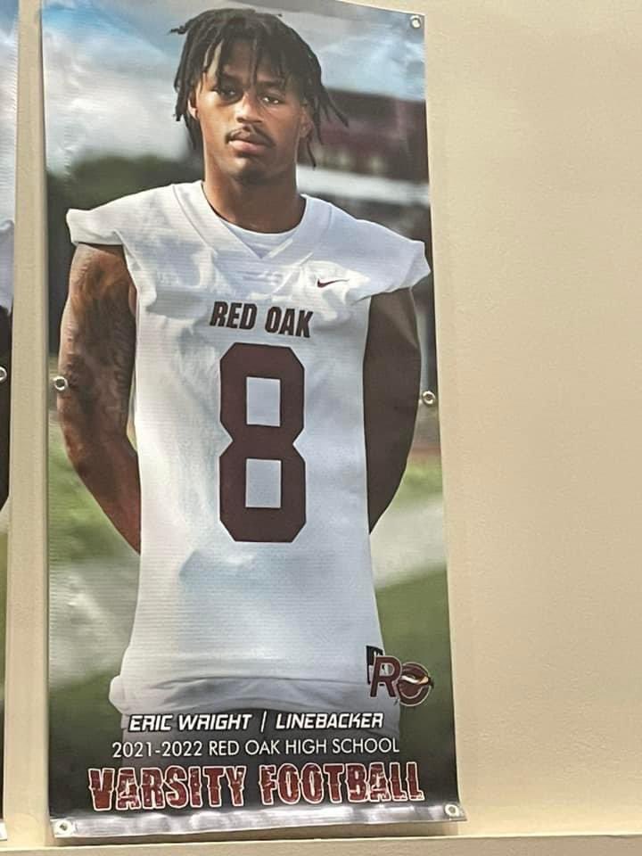 EricWright08's tweet photo. my recruitment is still open💯if anyone is looking for a baller my signing day is February 2nd!!! https://t.co/jXpNZdsovf @trackcoachjj @rohawksfootball @TrustMyEyesO https://t.co/uno5x34KZf