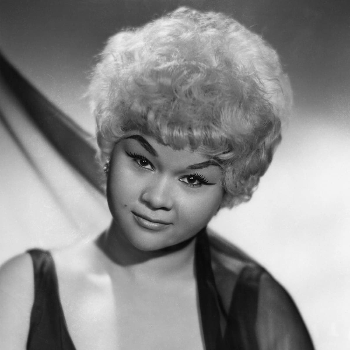 Radio2000_ZA's tweet photo. [ON AIR]

#EssenceofRhythm 
with Noma-Essence
@mmatshekomosito
22:00-00:00

#RhythmRewind acknowledges and honors the musical contribution of Etta James. Born on this day.
25 Jan 1938~20 Jan 2012

Welcome🎶
____________________________
97.2-100FM |Nationwide
Channel 812 |Dstv https://t.co/tb3HzjcUv0