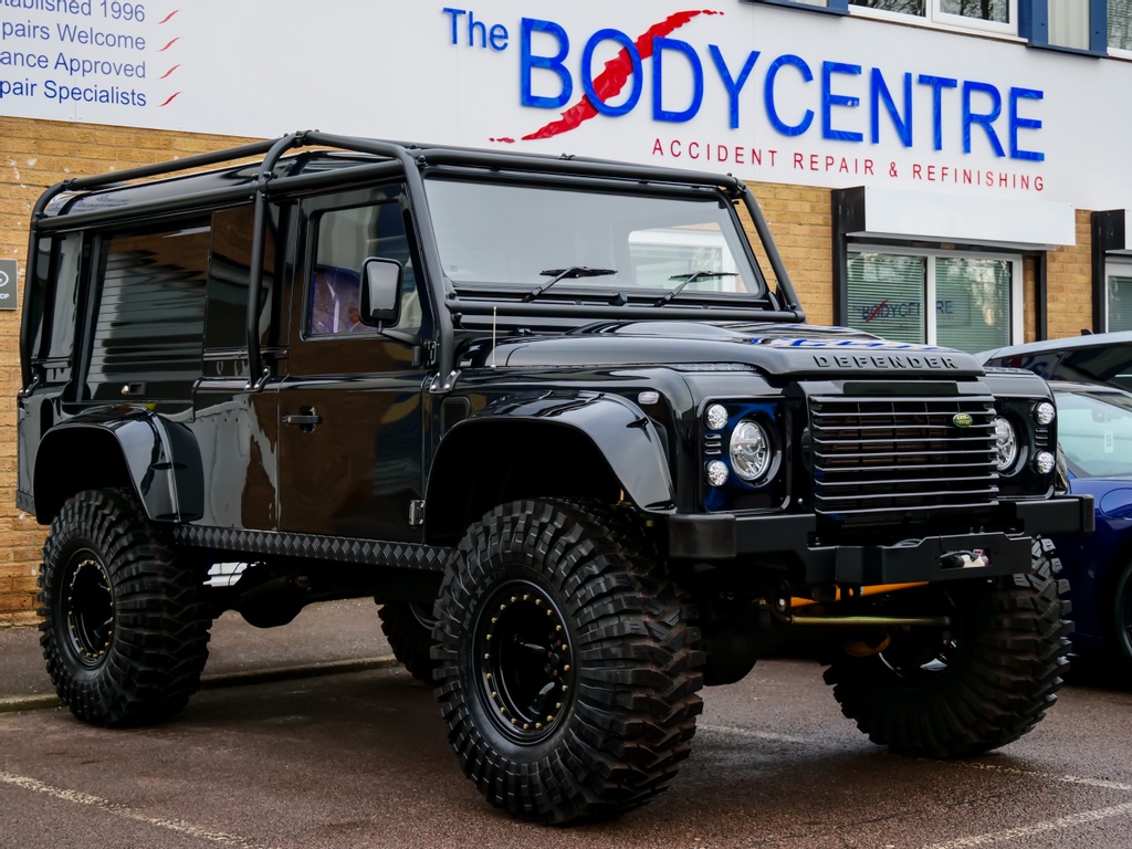 The_Bodycentre's tweet photo. BEFORE & AFTER ⚪️⚫️
We just wanted to show you the difference the paint job, wide arch kit, and the other accessories have made to this stunning vehicle.
Which one do you prefer? 🤔
#defender110 #autobodyshop #customdefender #blackedoutdefender #norwich https://t.co/AFQywoH8OK