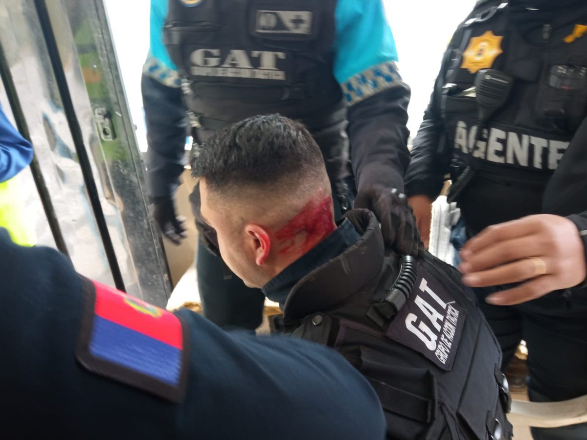EduardoDelPozoF's tweet photo. Rechazo todo acto de violencia generado en medio de las protestas de los moradores de Inga.
Hago un llamado al Alcalde @santiguarderas y a los dirigentes del sector para que establezcan una línea de diálogo pacífico y puedan llegar a un acuerdo favorable para #Quito. https://t.co/SR29y0zBmU