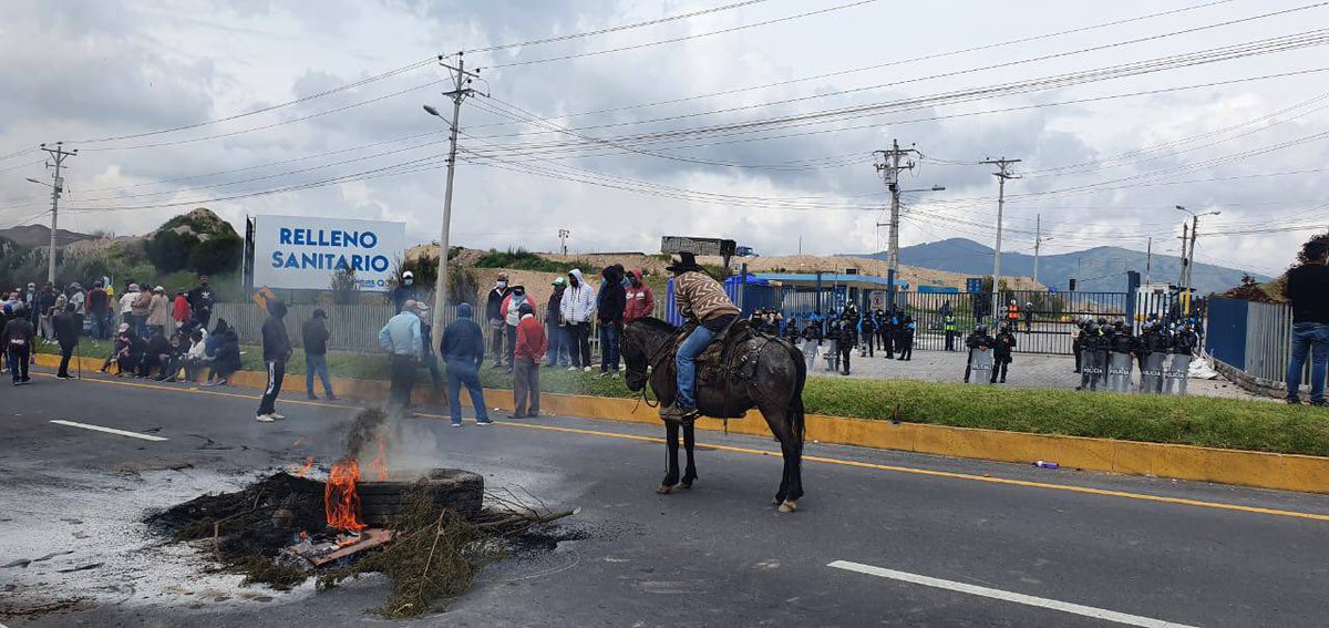 EduardoDelPozoF's tweet photo. Rechazo todo acto de violencia generado en medio de las protestas de los moradores de Inga.
Hago un llamado al Alcalde @santiguarderas y a los dirigentes del sector para que establezcan una línea de diálogo pacífico y puedan llegar a un acuerdo favorable para #Quito. https://t.co/SR29y0zBmU