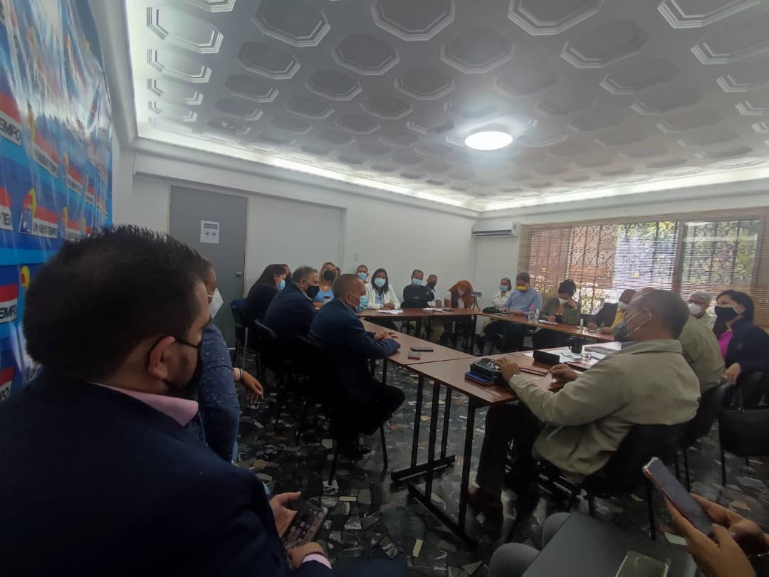 partidoUNT's tweet photo. Este #25Ene desde la sede nacional de #UNT se reunió la Dirección Ejecutiva Federal con el objetivo de fijar la nueva línea estratégica para avanzar en la reconstrucción de Venezuela de cara a los nuevos procesos democráticos https://t.co/J3MhEandrV