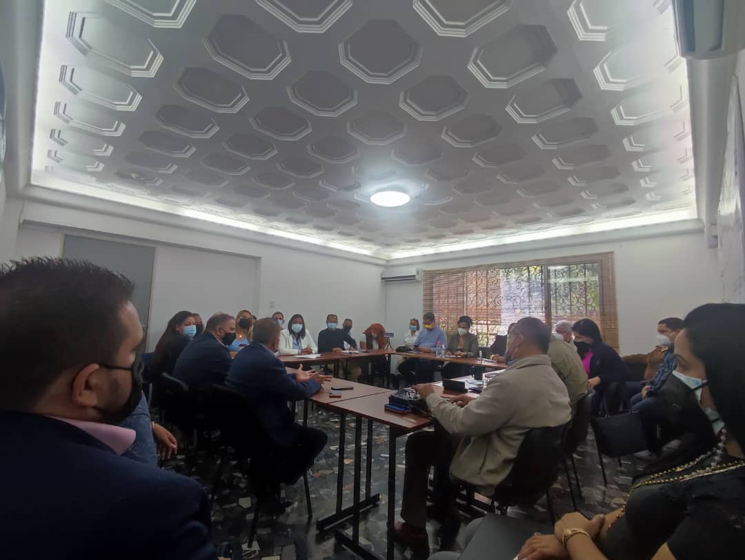 partidoUNT's tweet photo. Este #25Ene desde la sede nacional de #UNT se reunió la Dirección Ejecutiva Federal con el objetivo de fijar la nueva línea estratégica para avanzar en la reconstrucción de Venezuela de cara a los nuevos procesos democráticos https://t.co/J3MhEandrV