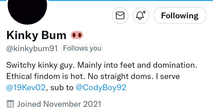 CodyBoy92's tweet photo. Never did I think I would see a Twitter profile where it said someone was a Sub to me!! That's incredible and so hot. Thank you @kinkybum91 #KevsWorld #Findom #FindomSupport #CashMaster #CashSub https://t.co/9U12gGwfTH