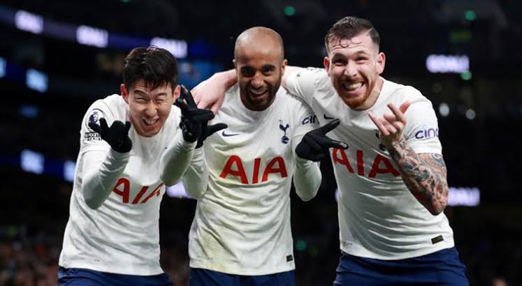 GagaTayfaOSM2's tweet photo. 🌠TOTTENHAM YÖNETIMİNDEN LİG DEĞERLENDİRMESİ🌠

📣@HooijdonkFB :Sonunda hak ettiğimiz kupaya ulaştık. Bizden desteğini esirgemeyen tüm taraftarımıza ve bu yolda alın teri dökmüş tüm futbolcularımıza teşekkürü borç bilirim, messi hariç. Yeni sezonda görüşmek üzere🏆 https://t.co/lKgbjMhFwp