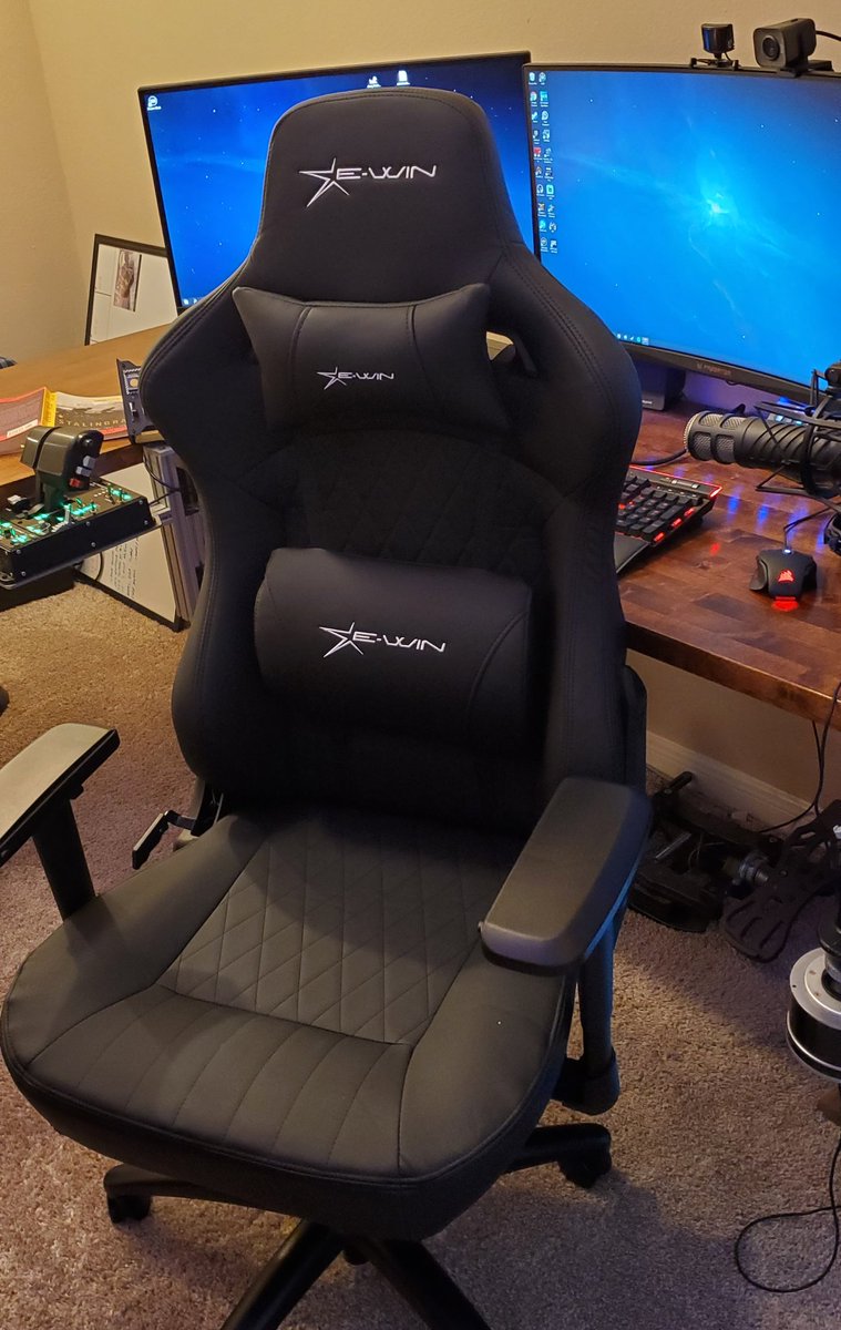 <a href="/EwinRacing/">EwinRacing</a> sent me this chair and I just got it built! Pretty pleased with how it is thus far. I have a full review coming soon 👀
