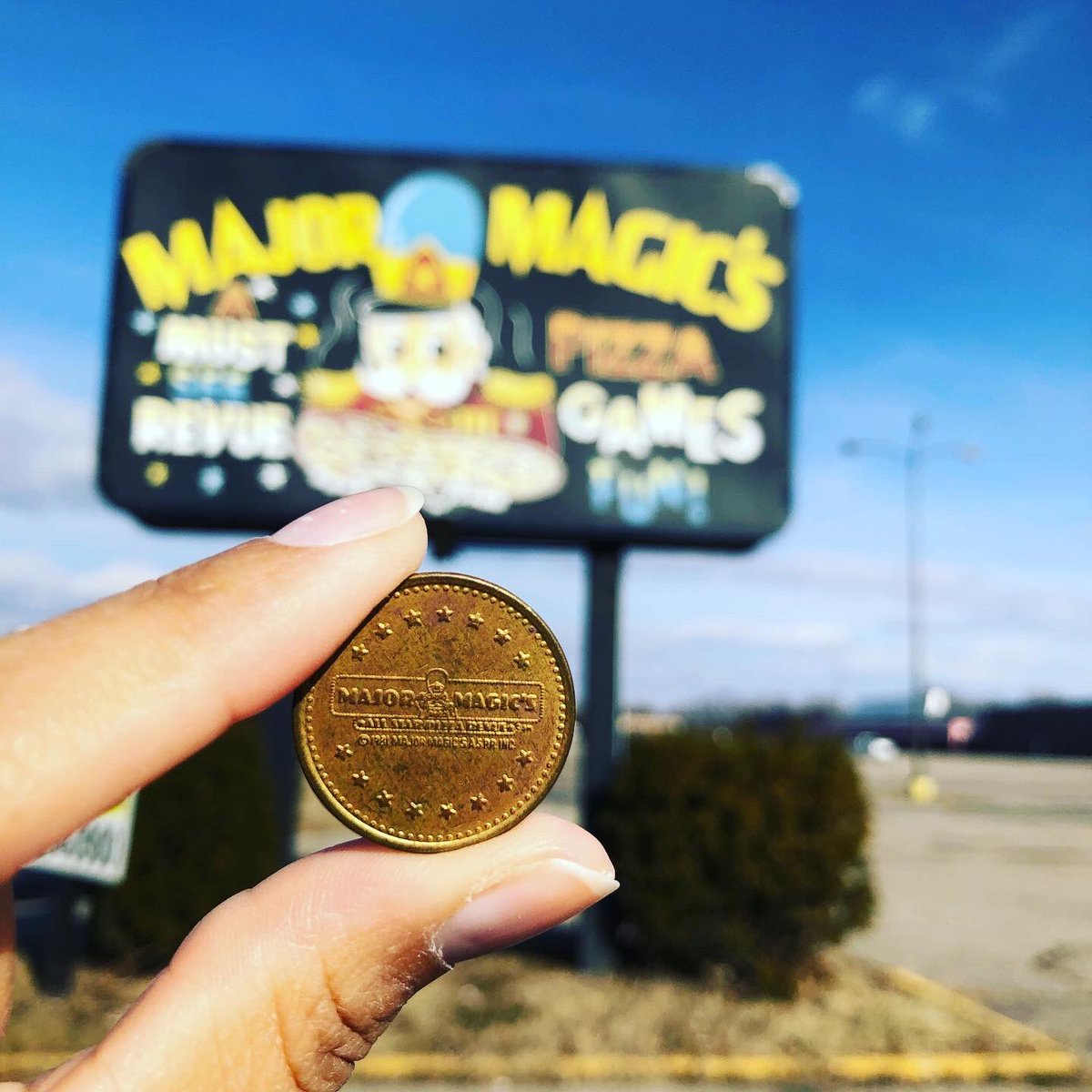 #tokentuesday

Starting a new token on location series! #tokenattraction 

#token #tokens #arcade #arcadetoken #coun #coins #cointoken #majormagic #majormagics #familyentertainmentcenter #abandonded #revival