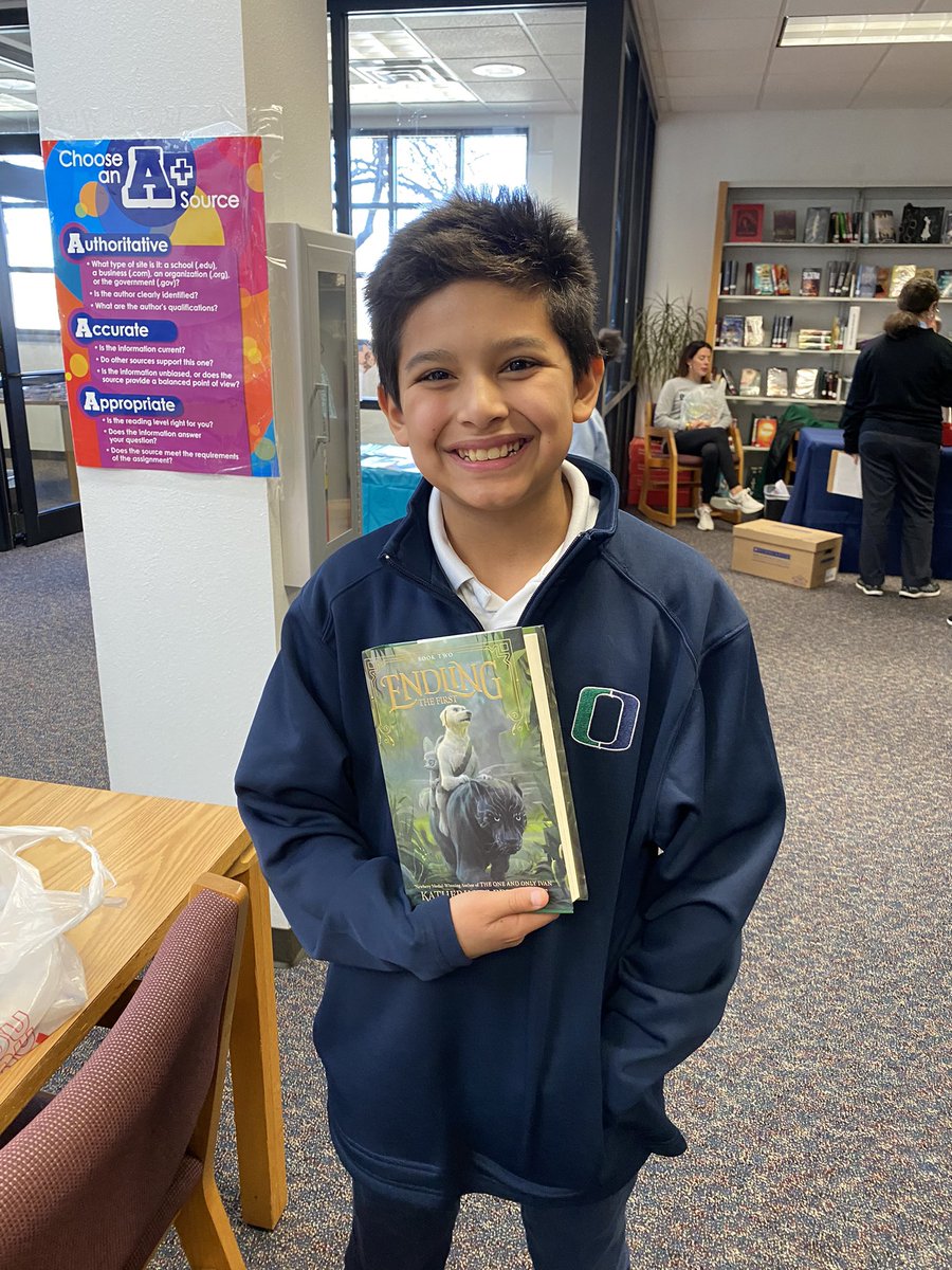 More excited <a href="/oakridgeowls/">The Oakridge School</a> ready to read their new books from the book fair! <a href="/TriciaDewinter/">Tricia de Winter</a> <a href="/OakridgeMS1/">Oakridge MS</a>