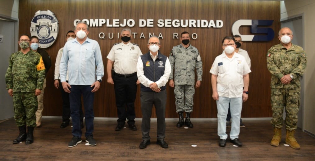 Lucio_HG's tweet photo. Integrantes del @GrupoQroo, brindamos una rueda de prensa, donde informamos sobre el cumplimiento de 2 órdenes de aprehensión contra Christian “R” y Nhu “T”, por los delitos de homicidio y tentativa de homicidio en agravio de 3 víctimas, ocurridos el pasado 21 de enero. https://t.co/zI8YW5K1eS