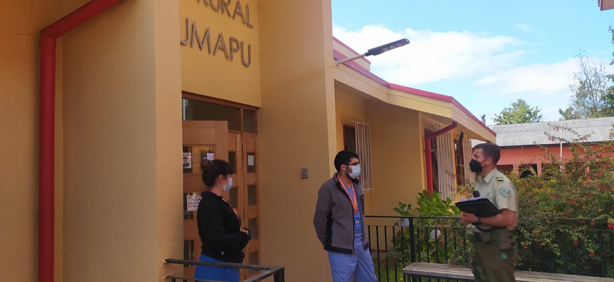 CarabLosRios's tweet photo. #Valdivia: En los sectores El Rebellin, Villa #Cayumapu, Chancoyan y Camino Real, Carabineros de la Of de Integración Comunitaria de la 1ª Comisaría se entreviatan con residentes y encargado de #Cecof, recogiendo demandas de seguridad y entregando recomendaciones preventivas. https://t.co/plJF0sXjC2