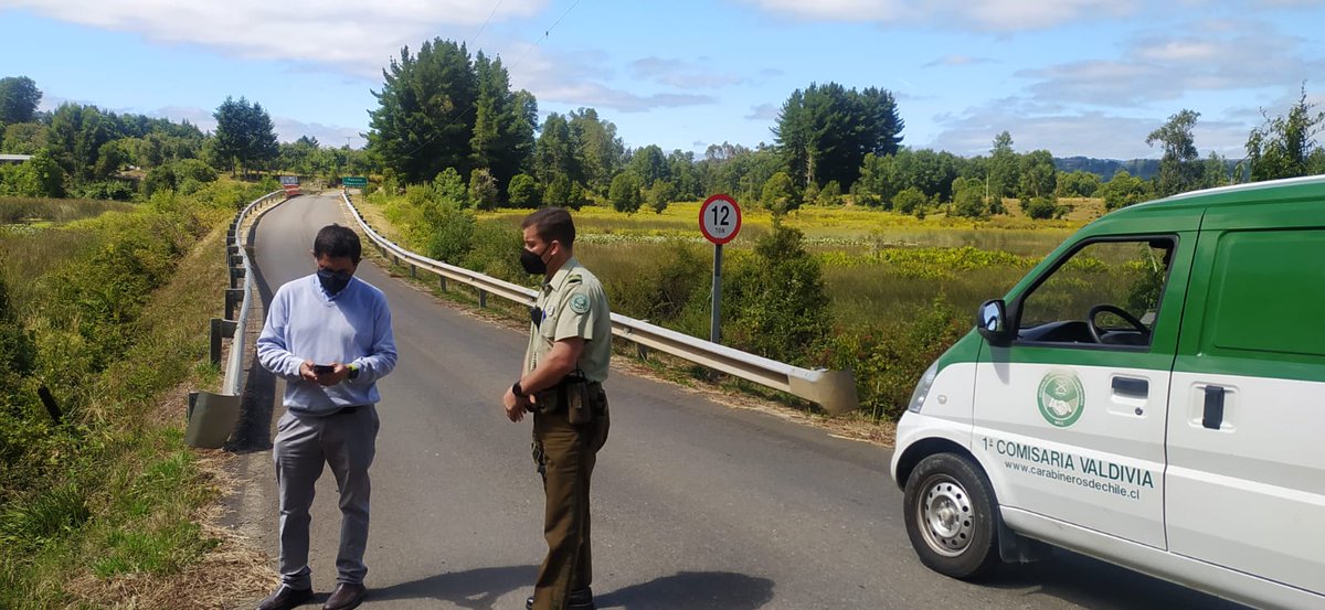 CarabLosRios's tweet photo. #Valdivia: En los sectores El Rebellin, Villa #Cayumapu, Chancoyan y Camino Real, Carabineros de la Of de Integración Comunitaria de la 1ª Comisaría se entreviatan con residentes y encargado de #Cecof, recogiendo demandas de seguridad y entregando recomendaciones preventivas. https://t.co/plJF0sXjC2