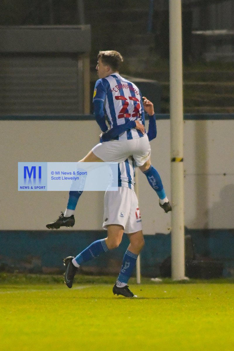 SL_SportsPhotos's tweet image. The #celebrations #thesave #thefistpumps what more do you need on a cold Tuesday Night at The Suit Direct Stadium as @Official_HUFC see off @CAFCofficial  winning 5-4 on penalties after the game finished 2-2 
.
.

_____________________
📸📸 @MINewsSport1