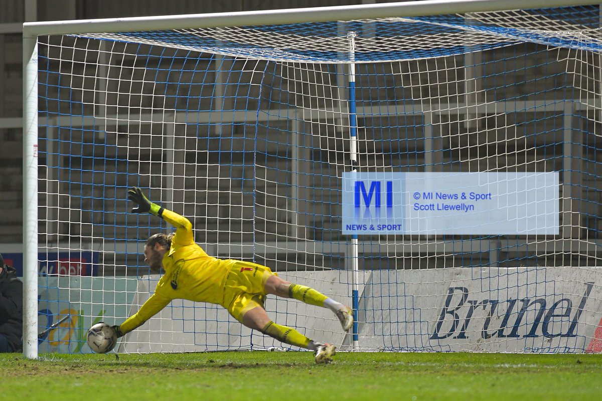 SL_SportsPhotos's tweet image. The #celebrations #thesave #thefistpumps what more do you need on a cold Tuesday Night at The Suit Direct Stadium as @Official_HUFC see off @CAFCofficial  winning 5-4 on penalties after the game finished 2-2 
.
.

_____________________
📸📸 @MINewsSport1