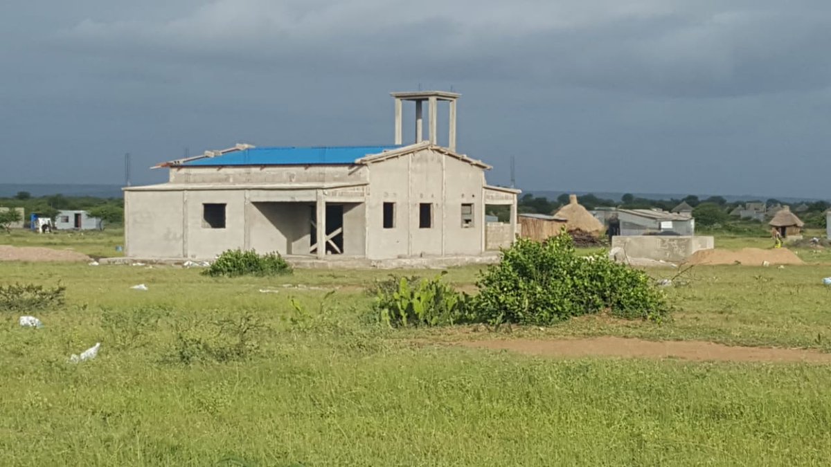 chapel_outreach's tweet photo. Grateful to God that we @thechapellife were able to help and support a 2nd church plant in the village of Mukotwene of Mozambique, Africa with a building. The church structure is almost complete. Pray that God uses the building to help many encounter the Savior Jesus! https://t.co/KOGpol5UCE