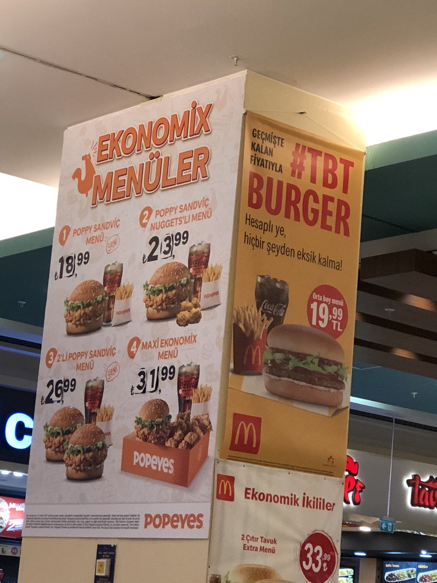 hakandonga's tweet photo. @PopeyesTR 24 liraya aldığım popy sandviç nuggets menünün hmburgerinin içindeki tavuğunun gramajı  ve büyklüğü bu olmamalı.Bu resmen hem fiyat arttırıp hem gramajdan çalmaktır.Lütfen gereğini yapın ve milletin aklıyla oynamayın. https://t.co/re73CCYgGr
