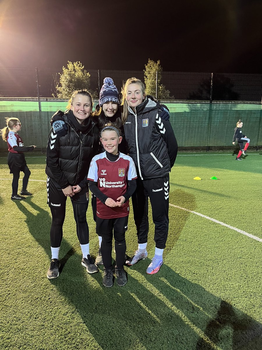 mrsrlkingham's tweet photo. A massive thank you to @NTFCWomen @BrewinAbbie @jo_jodaniel @_esb98rown for coming to our training session tonight. What a way to inspire the future generation! #mawsleyleopards https://t.co/P8t8N1wakU