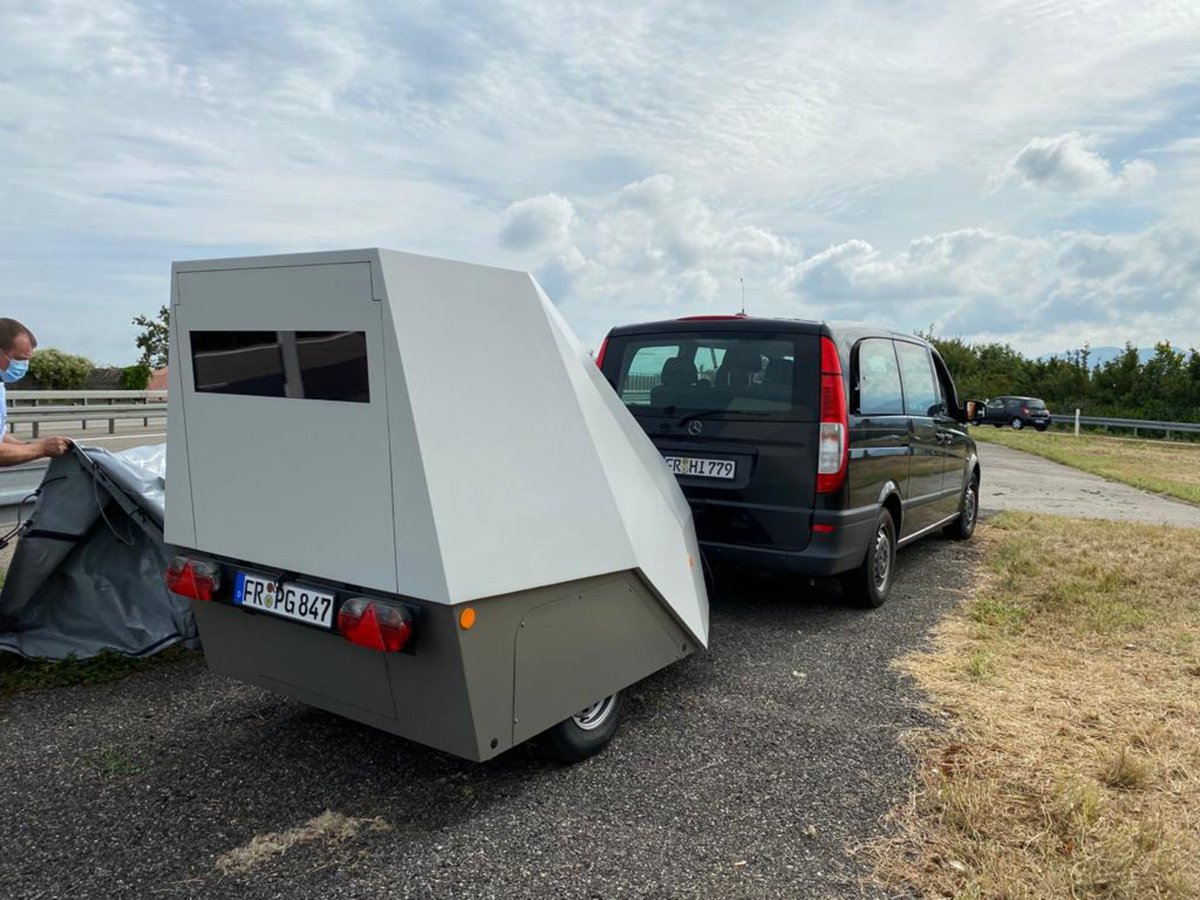 chrismeissner's tweet photo. Jens Stratmann: So funktioniert der Enforcement Trailer / der Blitzer Anhänger 📸⚡️💚
https://t.co/DOUeXTa7Gx https://t.co/Ho1CcZ4weK