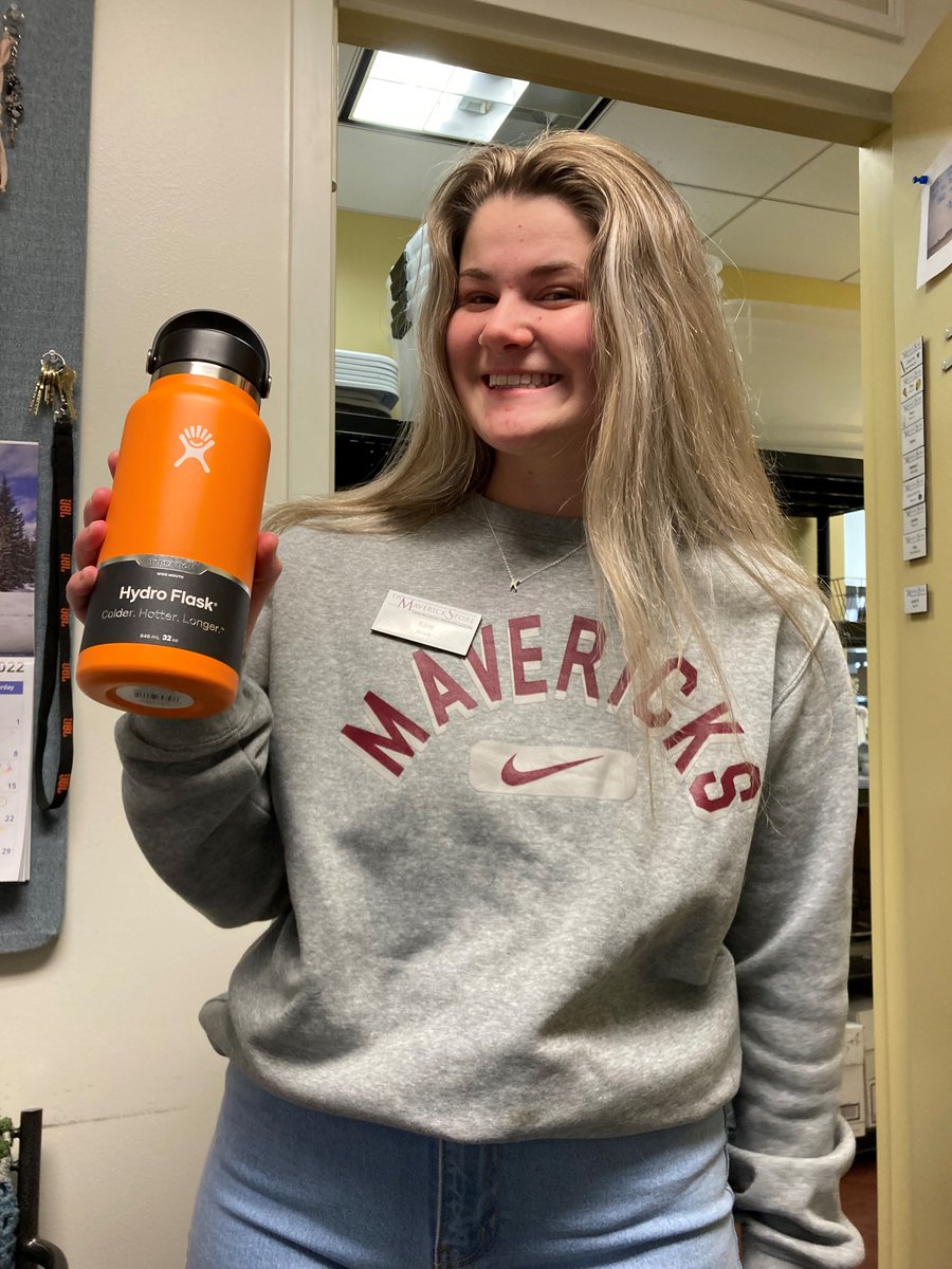 Hey MAVS! Day 2 of awesome giveaways for CMYou Giveaway Days! Simply retweet this message for a chance to win a 32oz. Clementine Hydroflask bottle from the Maverick Store! #gomavs