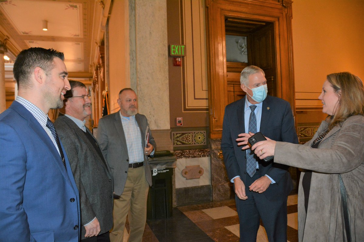 INFarmBureau's tweet photo. Members from Allen, Benton, Delaware, Elkhart, Grant, Jasper, Noble, Vermillion and Whitley counties visited the Statehouse today. Some members had the opportunity to meet with @LGSuzanneCrouch. To learn more about INFB's state priorities, visit https://t.co/MIQpisyVwa. #INLegis https://t.co/wEqk5St63y