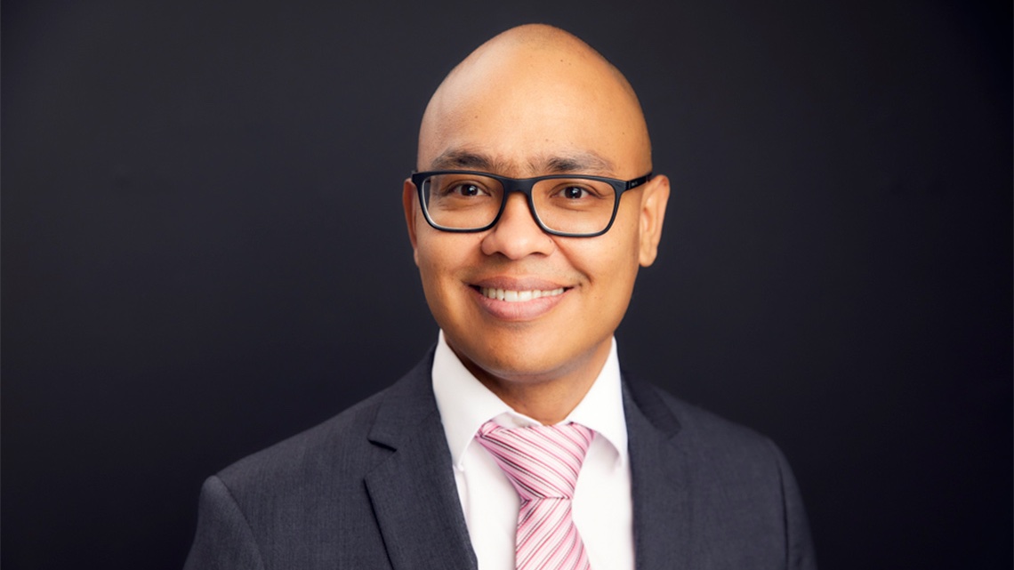 A former international student himself, Carlos Vargas is <a href="/UTSC/">University of Toronto Scarborough</a>'s first director of international &amp; global engagement. #UofT 🌐 uoft.me/7ux