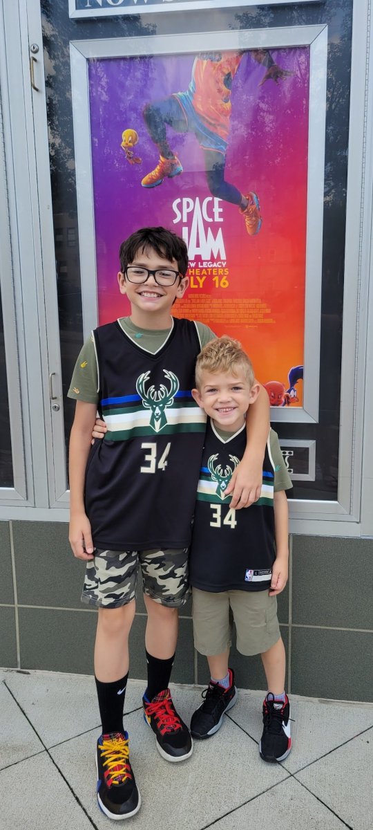 shangweezy's tweet photo. In just over 24 hours I'll be taking my nephews to see our favorite player on the planet @Giannis_An34 https://t.co/ZxX99Duheb